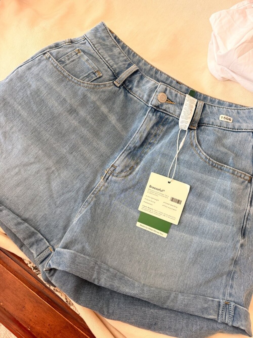 Halara Small Womens Light Wash Denim Shorts With Rolled Hem & Pockets - Size Sma